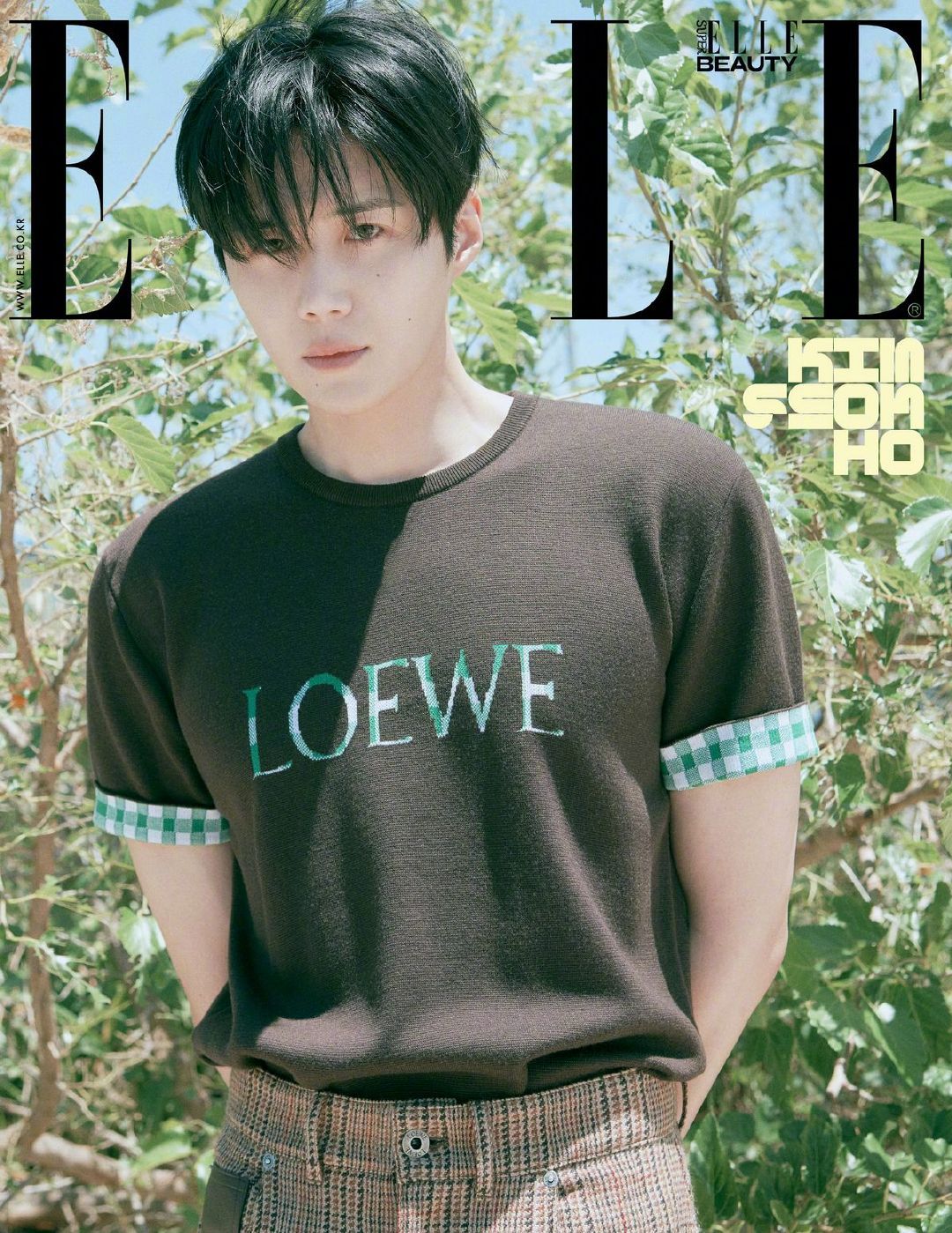 金宣虎拍摄ELLE Korea 八月刊封面，上身Loewe新季男装，谁能看出这哥