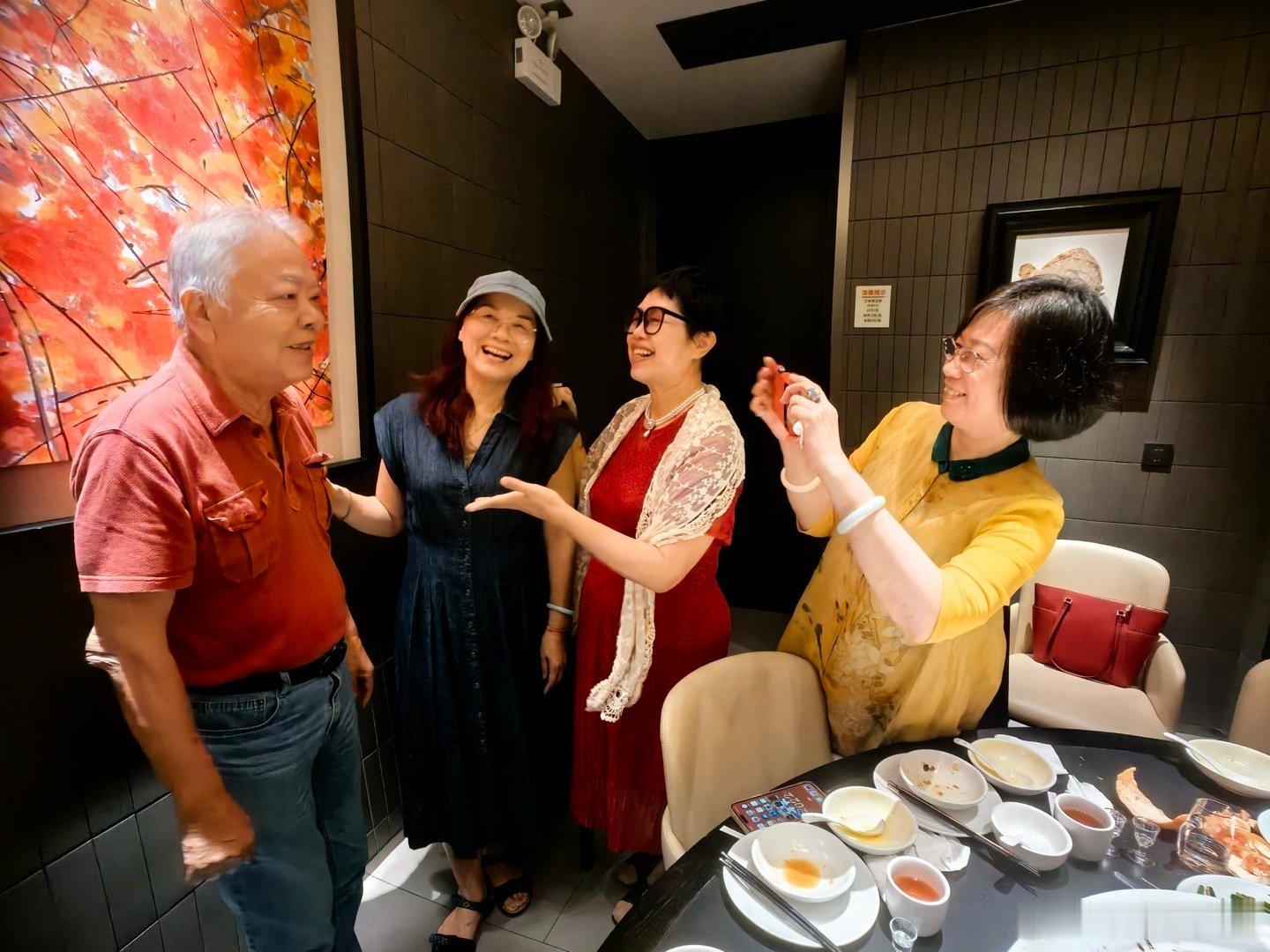 在祖国广州 春暖花开的四月，我们在国家一级作家，曾任《少男少女》杂志编辑部主任的
