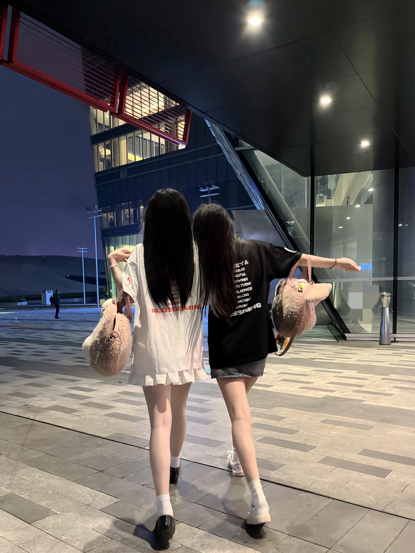 这个世界太大了 我们能相遇 何其幸运 我们希望我们 永远不要走散