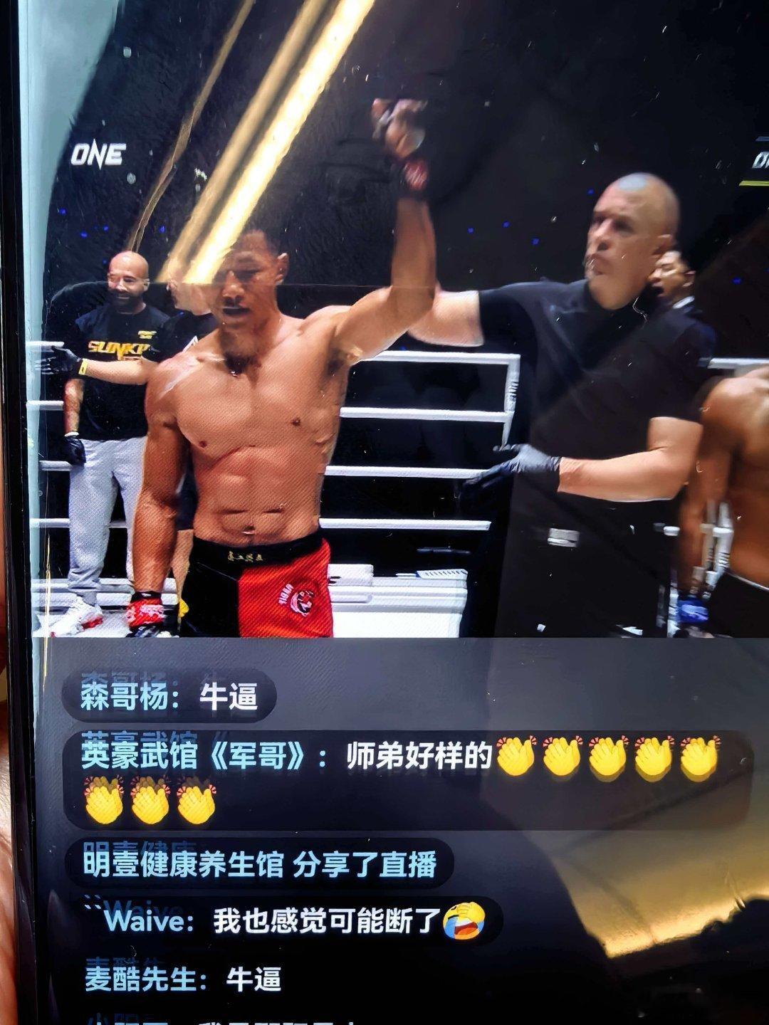 快讯！快讯！！快讯！！！唐凯优势ko对手卫冕冠军！！！太给力了！唐凯防摔做的非常