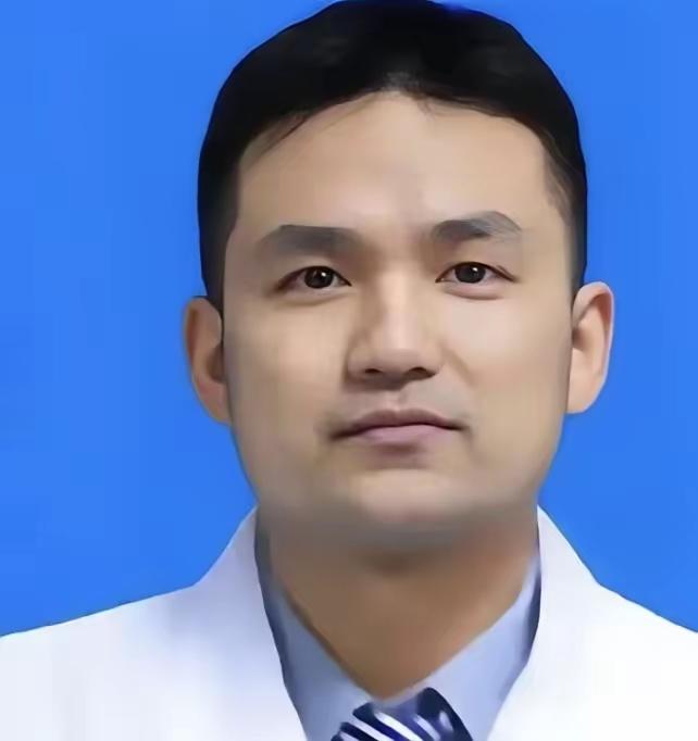 6台手术，5个重伤九级伤残，1个轻伤。
活生生的人，被白大褂当成提款机。
刘翔峰