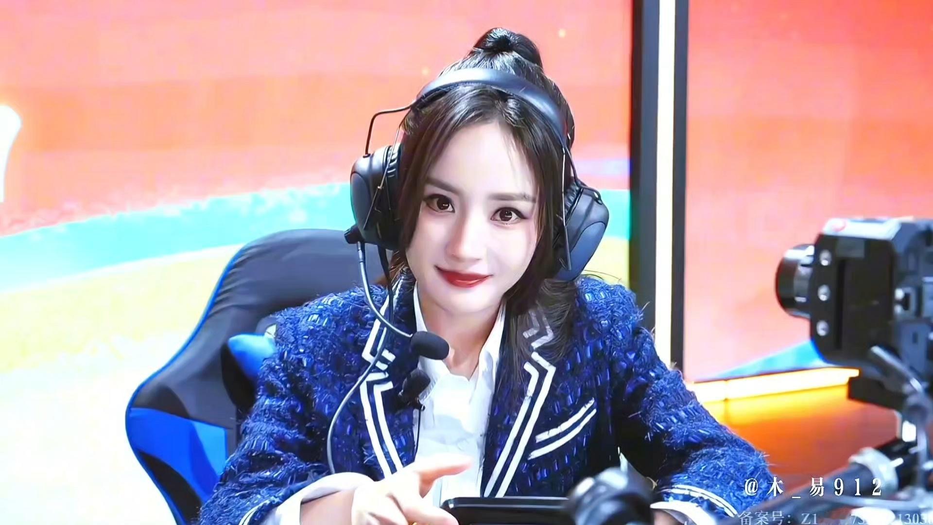 杨幂校花学姐杨幂白色高筒袜 这个杨幂如此之萌