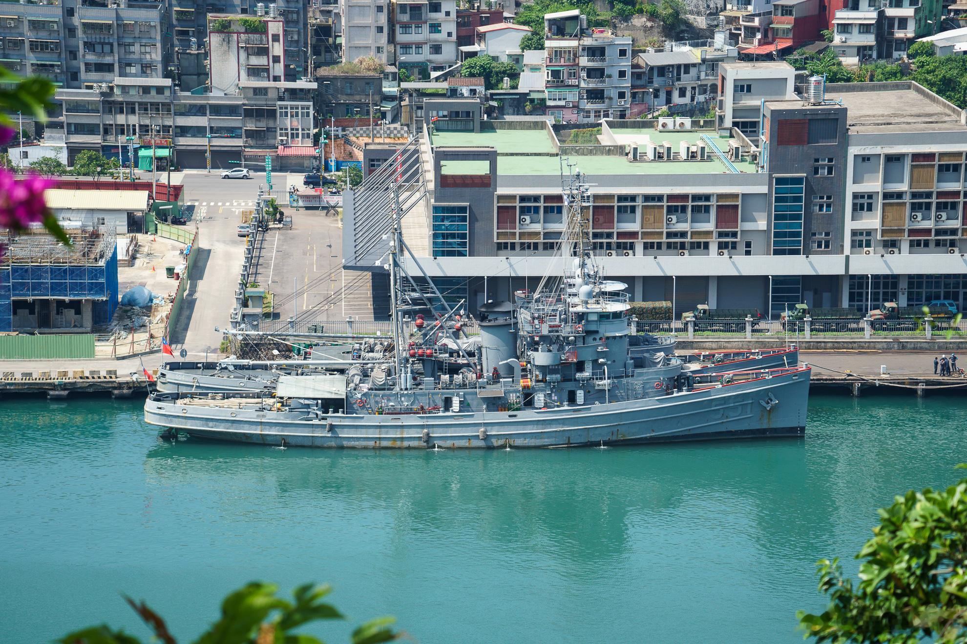 台海军大同级远洋拖船大万（ATF-551）和大冈（ATF-554），为二战期间美