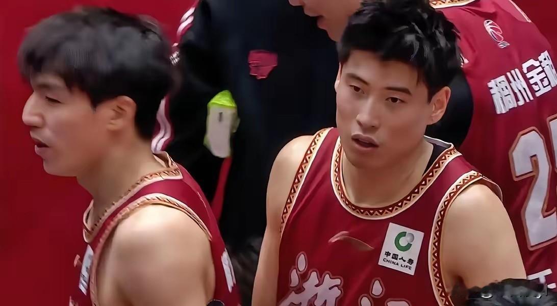 辽篮今晚对浙江稠州
4月18日晚辽宁本钢男篮与浙江稠州金租男篮进行本赛季的常规赛