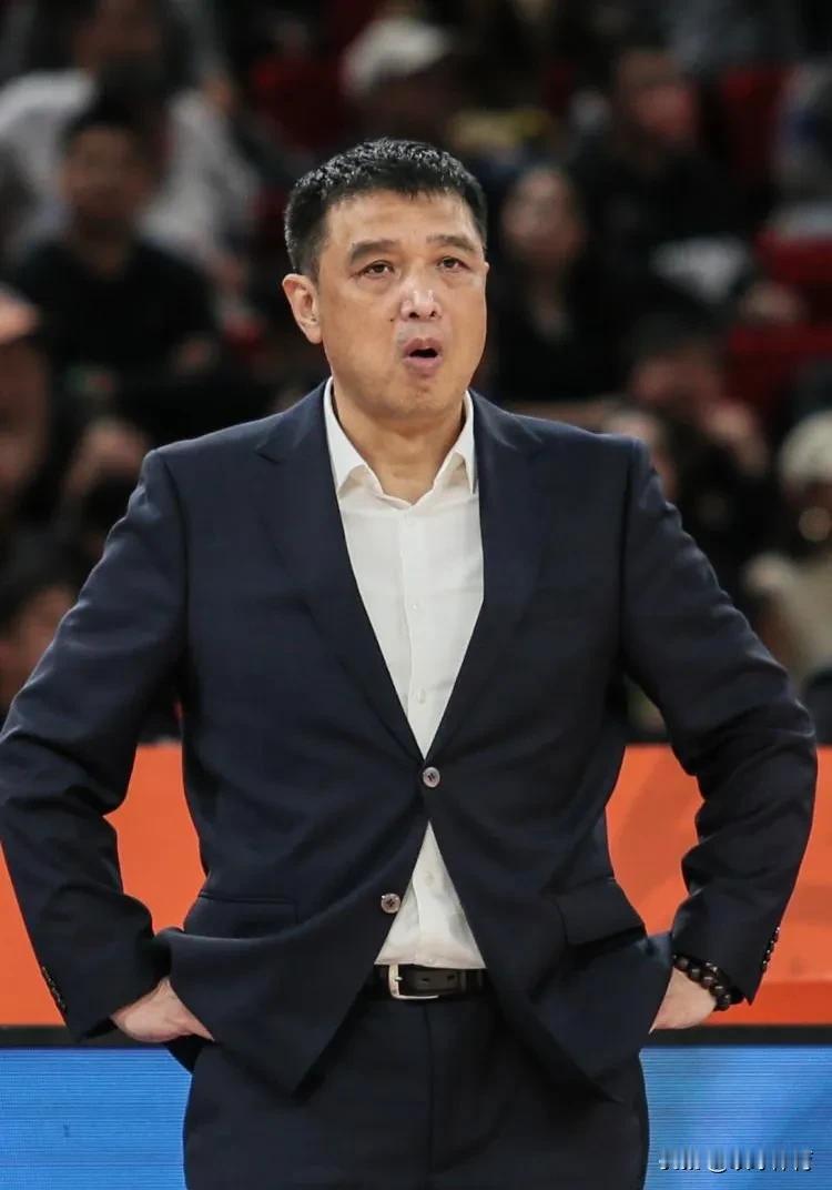 3月5日，北控篮球俱乐部董事长兼总经理宗锋在球队的总结会上对于北控男篮主教练闵鹿