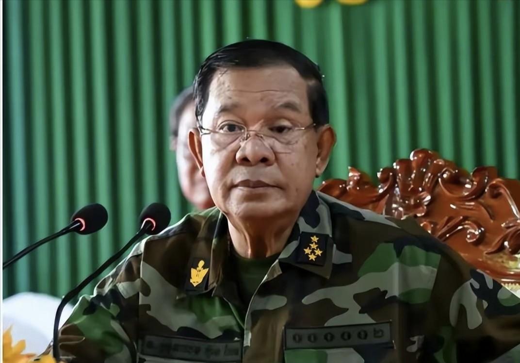 既然选择了美国，那就请坚持到底！我们绝不插手，就要静静看着这出“美式救援”的笑话