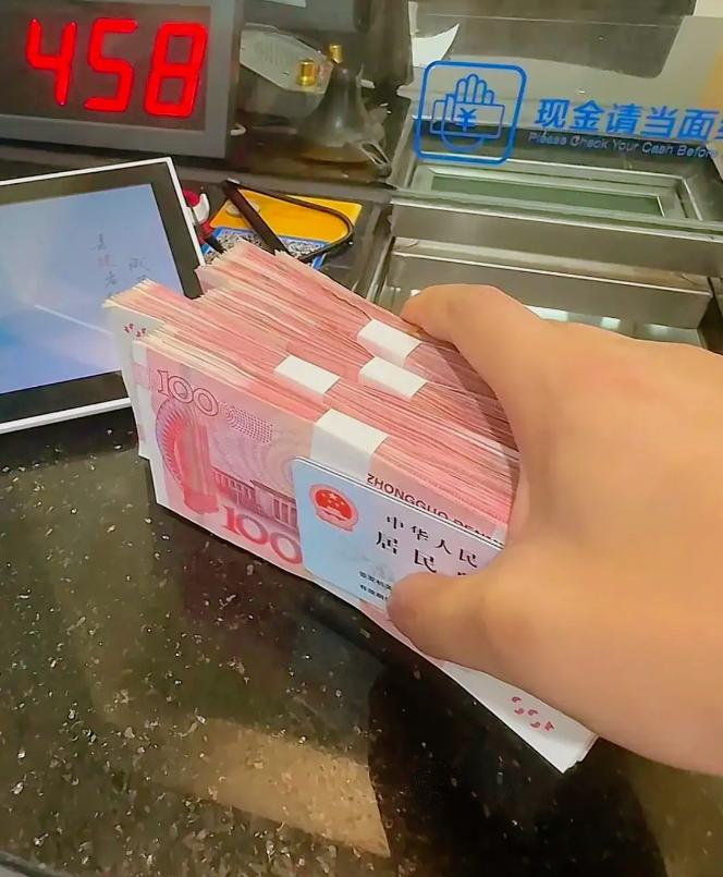 爱把钱存银行的人，今天估计是要乐开花了！因为各大银行从今年开始，正式取消强制登记