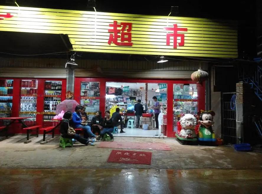 有一天，陈子龙去他自己的五一路分店，发现生意有所下滑，不禁疑惑，后经了解是周边新