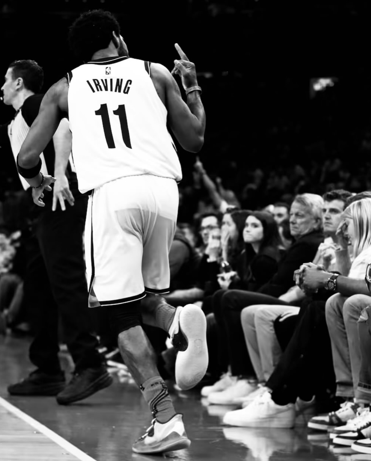 你不孤单，有晚安文哥努力康复的第402天！nba欧文