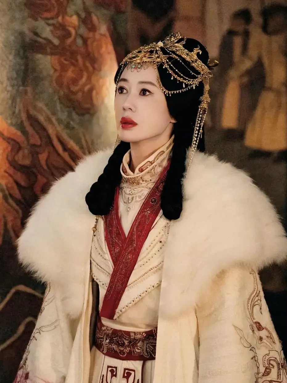 最近才打开网上特别火的《藏海传》！这个冬夏女王刚开始还没敢认，结果你跟...