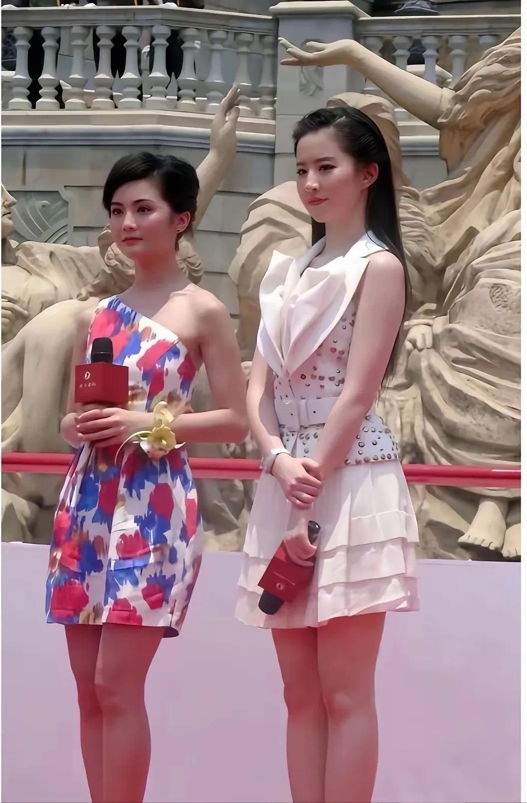 右边的是谁？左边的认识吗？
两位颜值女神同框出镜。一个灵动俏皮，一个温婉清冷，两
