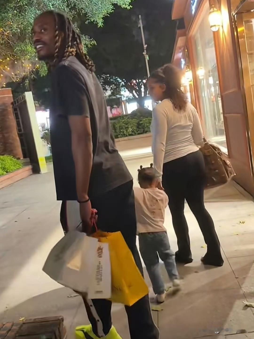 真心留队！麦考尔带全家人定居广东，二胎将在广州出生。
 
近日，麦考尔的经纪人爆