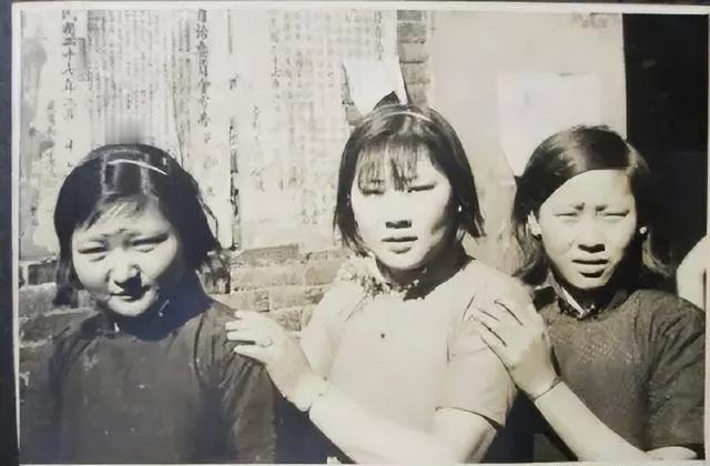 1937年，年仅18岁怀孕7个月的李秀英，被日本鬼子拖到地下室准备侵犯，她为了保