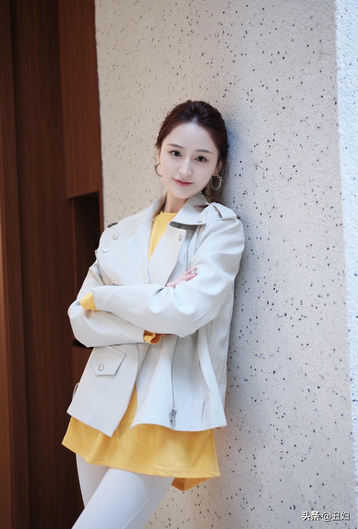 女人长的漂亮重要还是活的漂亮重要活得漂亮意味着有自己的追求，不被外界定义。