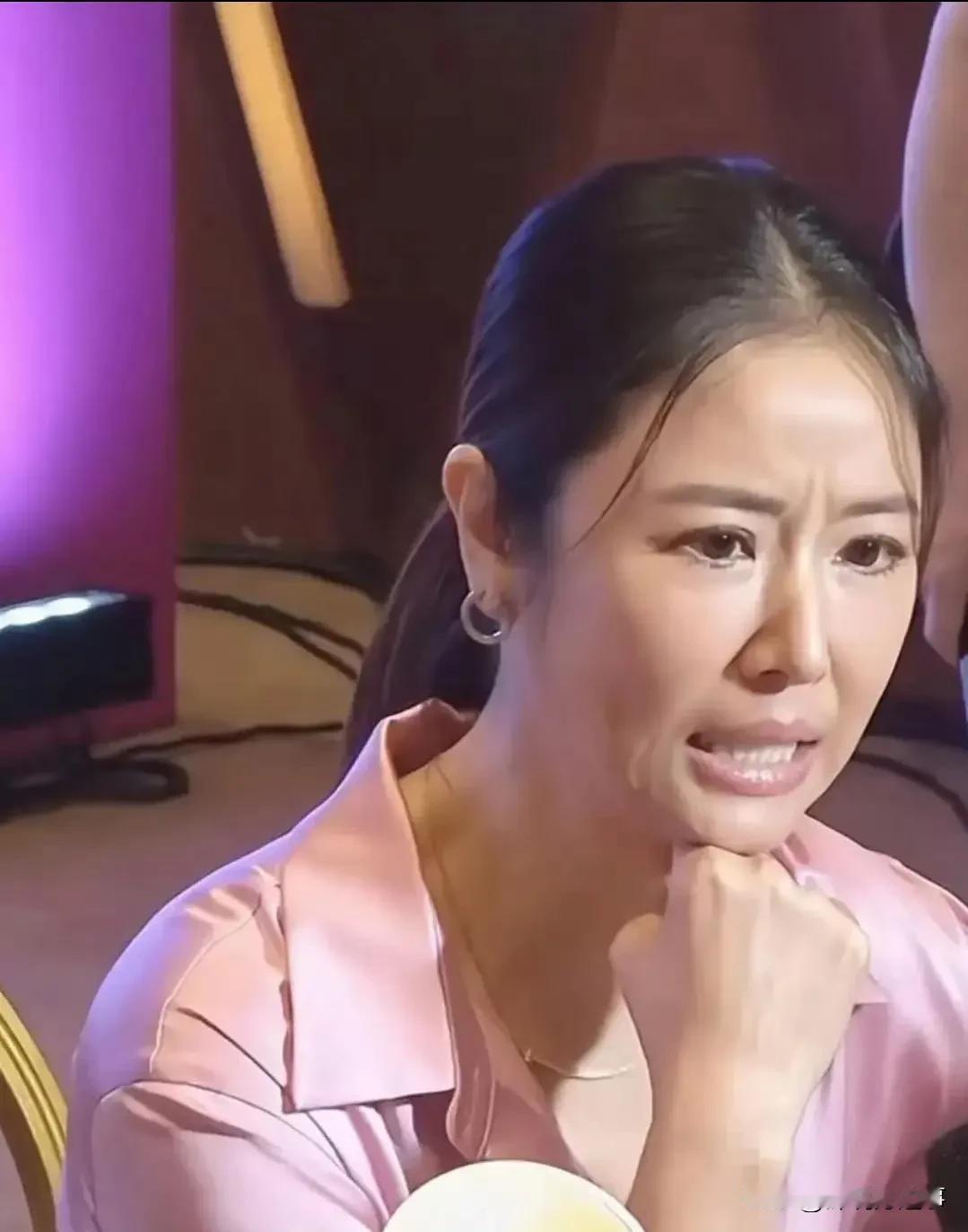 关掉滤镜，女神还是哪个女神吗？
48岁的林心如在没有滤镜，美颜的加持下和普通人还