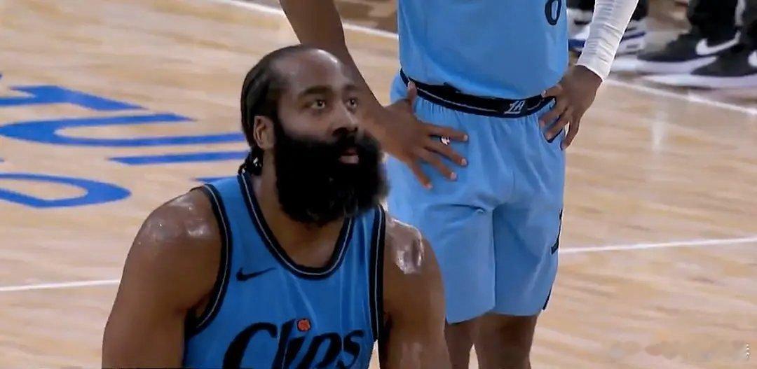 今日NBA常规赛，快船128：108大胜灰熊！哈登出场33分钟，30分4篮板9助