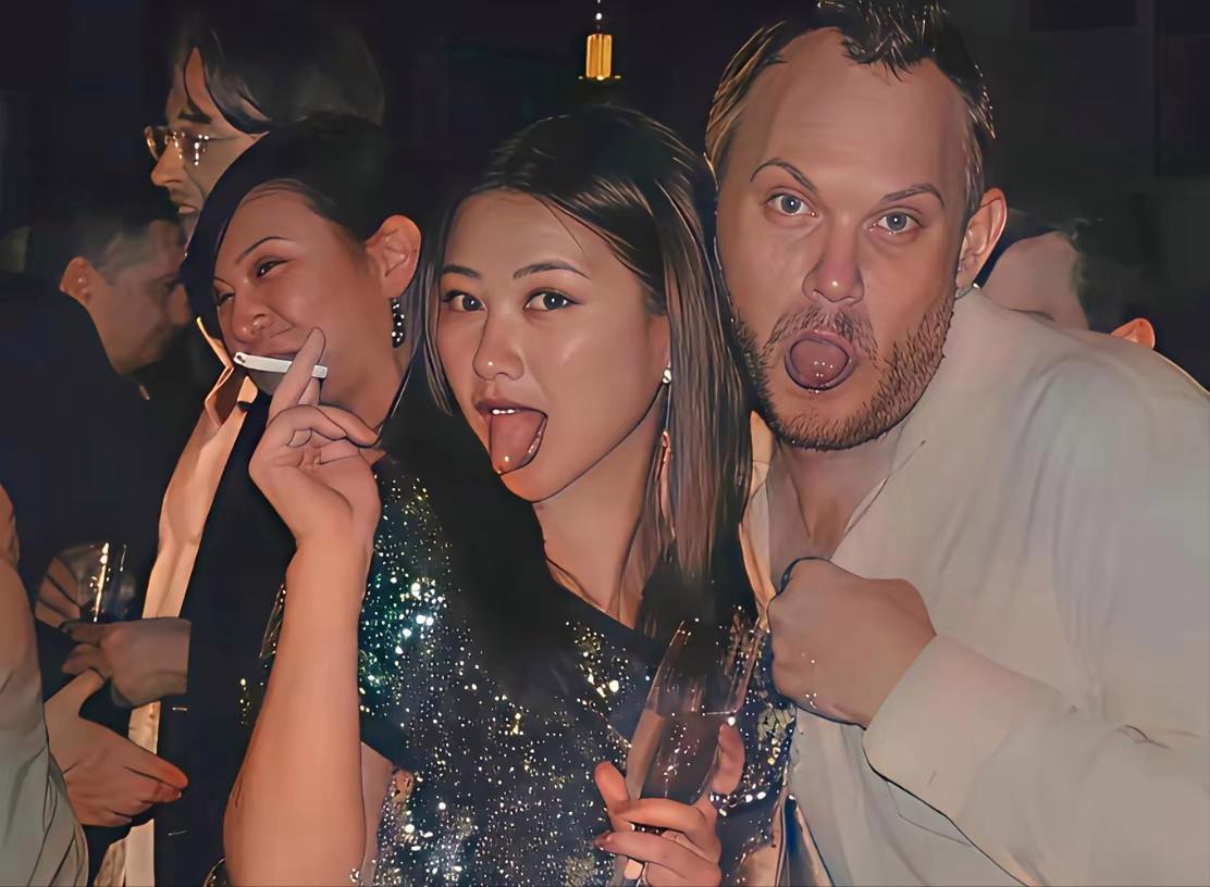 天呐！朱珠私下反差也太大了
我震惊了！平时看着又优雅又淑女，私下玩这么疯，这怕不