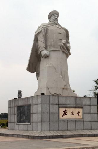 如果当年左宗棠不抬棺西征，今天去乌鲁木齐得先办签证！

1876年，64岁的左宗