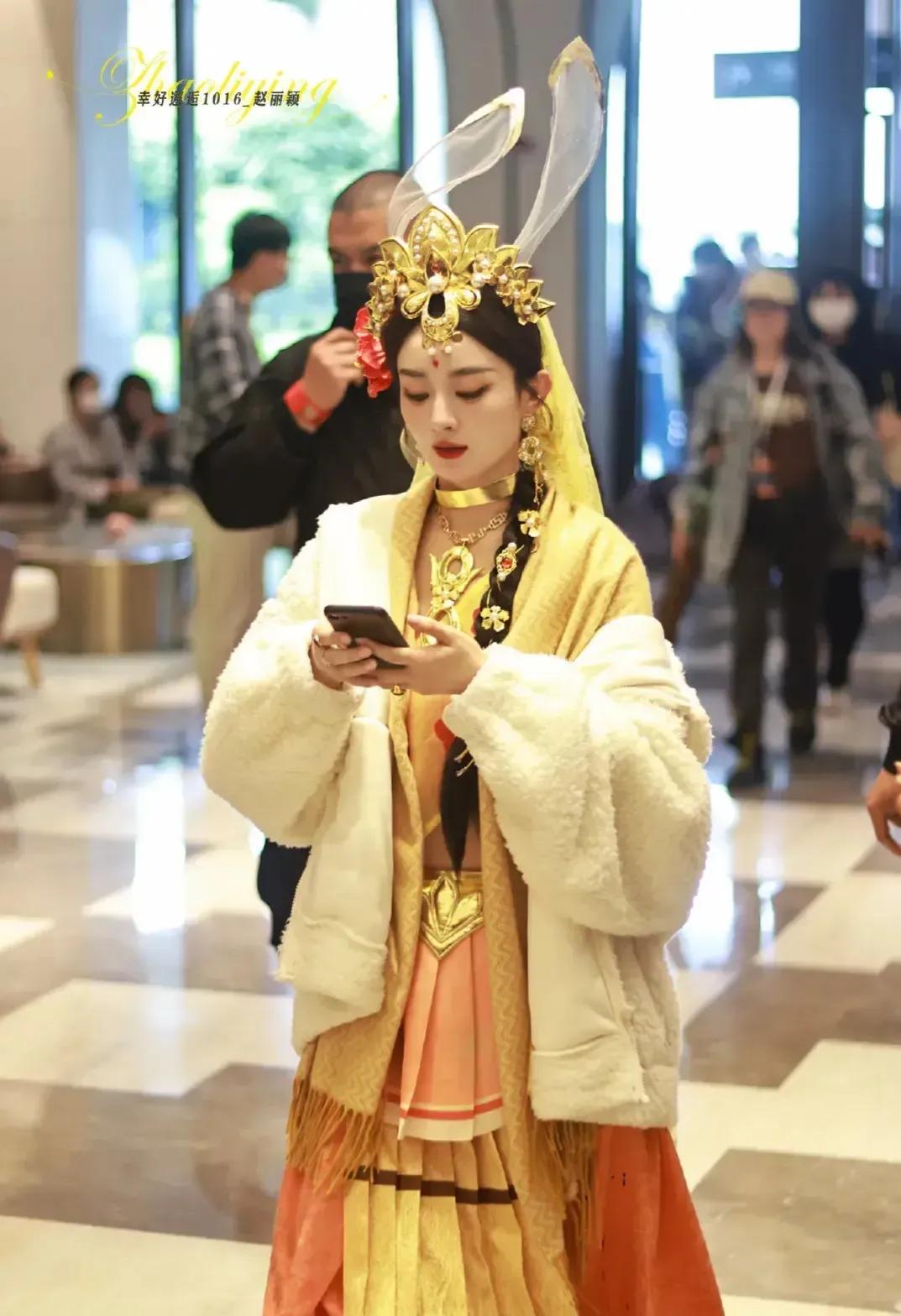赵丽颖玉兔仙子造型太惊艳了，这造型真是又美又仙，一颦一笑尽显优雅甜美，穿复古造型