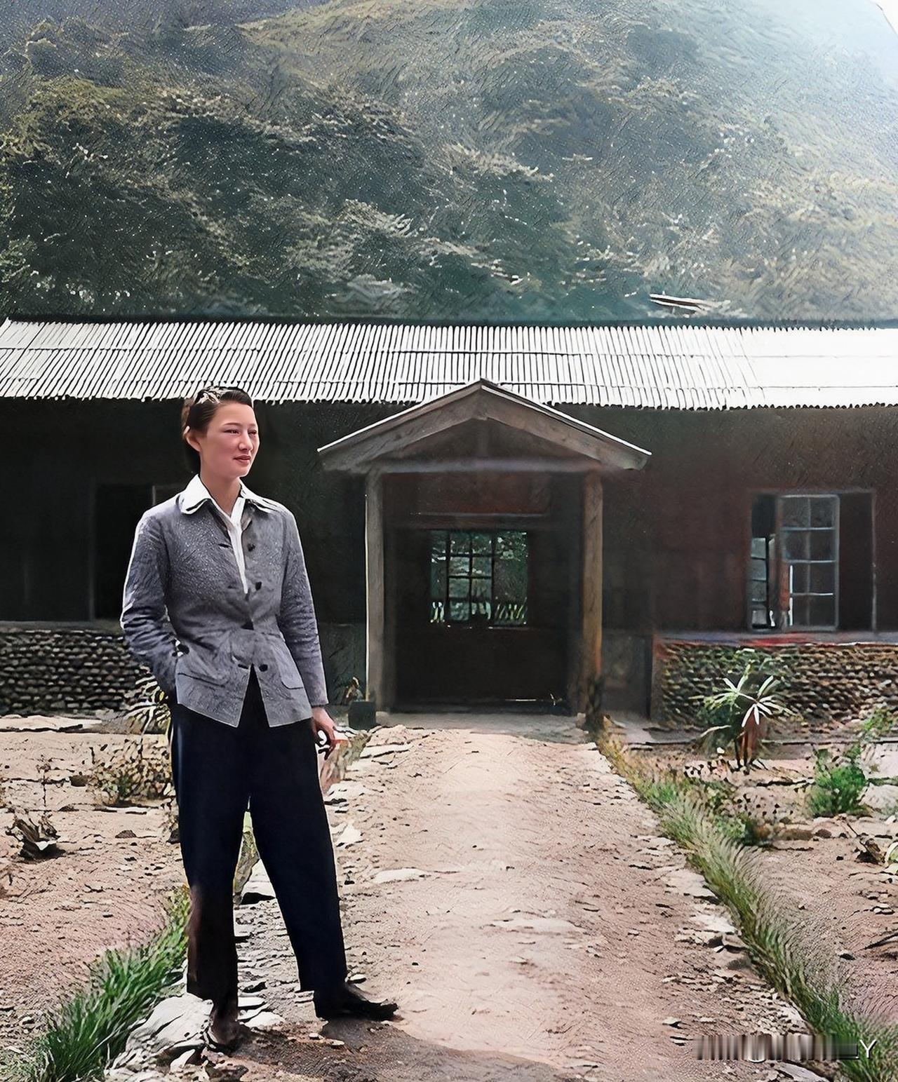 这才是1946年赵四小姐被软禁在台湾时的真实模样，都瞧一下呗！这绝非演戏，也而非