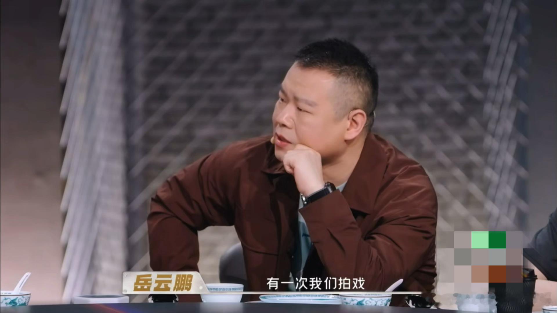 邓超为了吃是这样的岳云鹏爆料剧组烤串师傅手艺绝佳，邓超全程念叨要把师傅抓起来独占