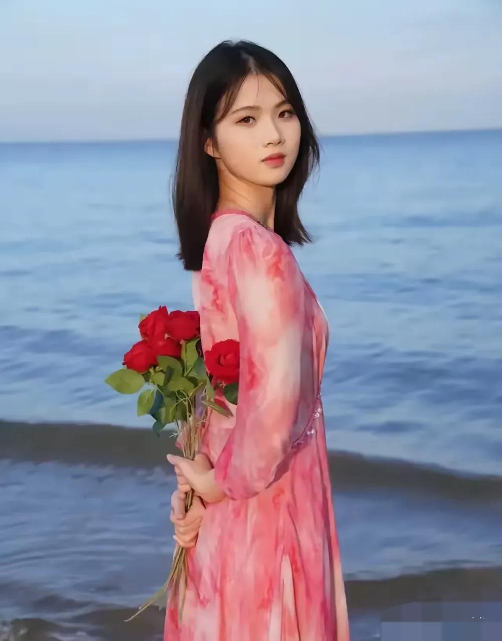 两位“炙手可热”的美女，你喜欢哪一位？二选一，你选谁？若两个都喜欢，排出左和右，