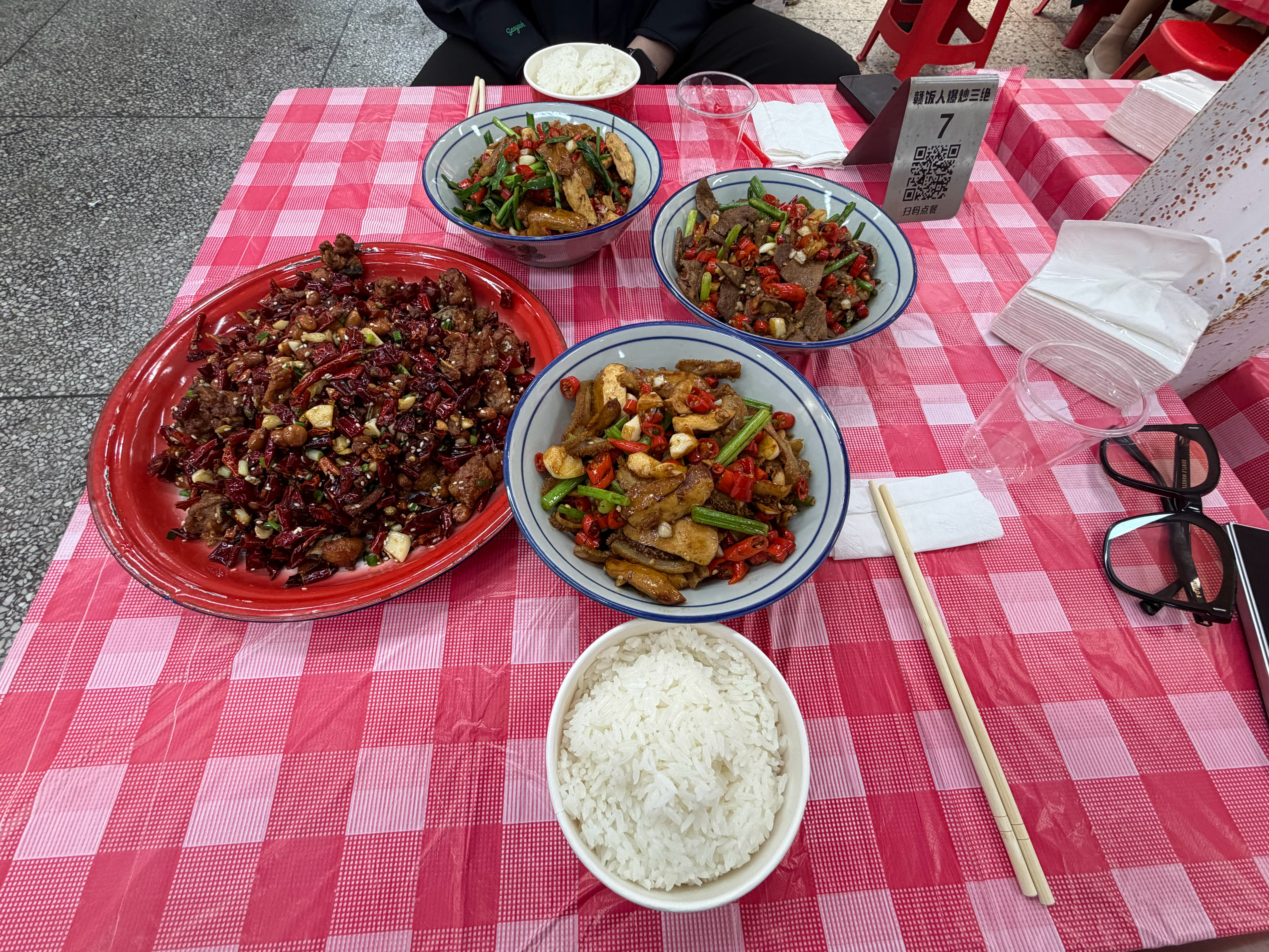 突然上门的粉丝，开了600公里从苏州来的一问还没吃饭呢，邳州人的待客之道来了，起