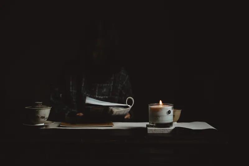 《姑妄言》最精辟的十句话：
“世事如棋，乾坤莫测”，人生就像下棋，变化莫测啊！