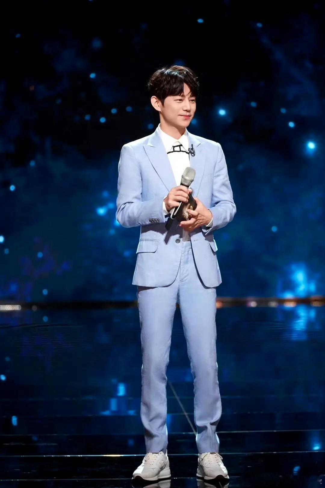 黄霄雲的理想型是冲何炅来的 声生不息华流季名场面预警！黄霄雲被何炅追问理想型，一