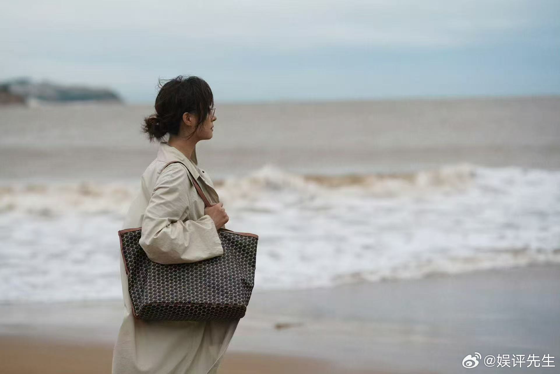 孙俪风吹头发这幕梦回一米阳光 岁月从不败美人，孙俪风吹发丝的这一幕，清冷感依旧在