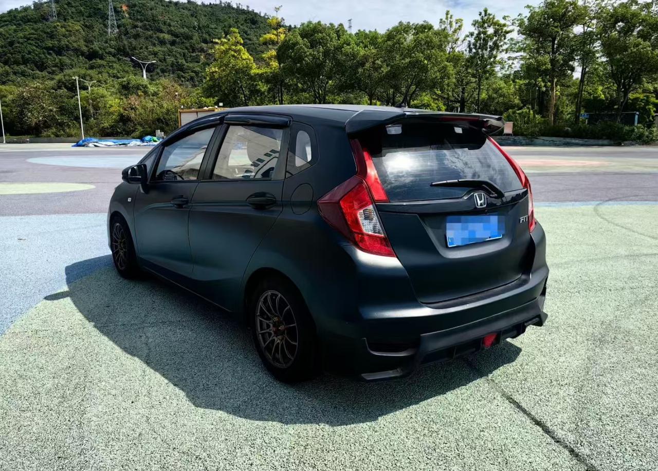 买二手燃油车，除了练手的以外，很多人都会选择花钱改装，毕竟以前的燃油车，特别是1