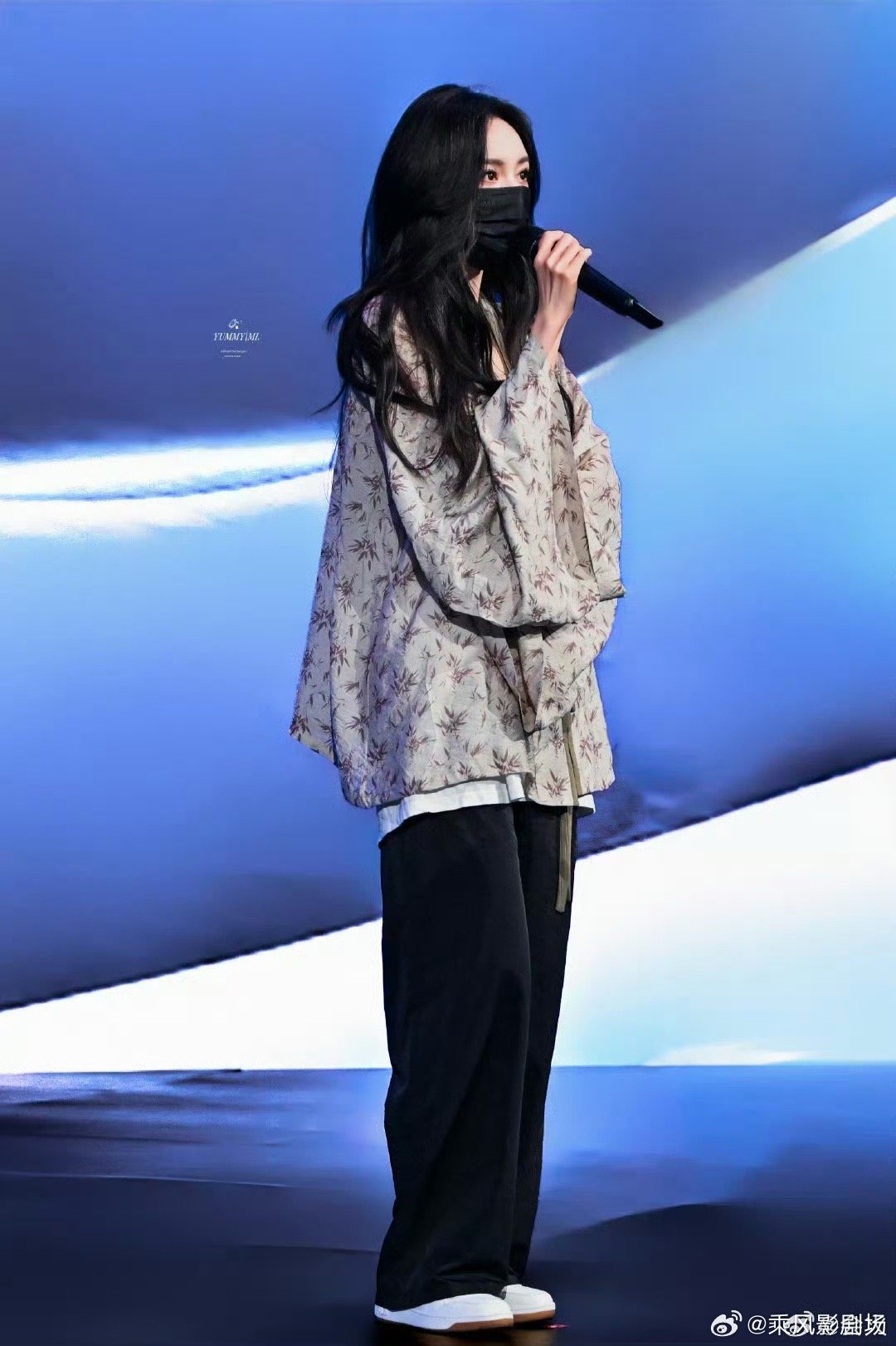 杨幂同款汉服卖爆了带货女王名不虚传～ 从机场穿搭到现在幂姐就没输过[色] ​​​