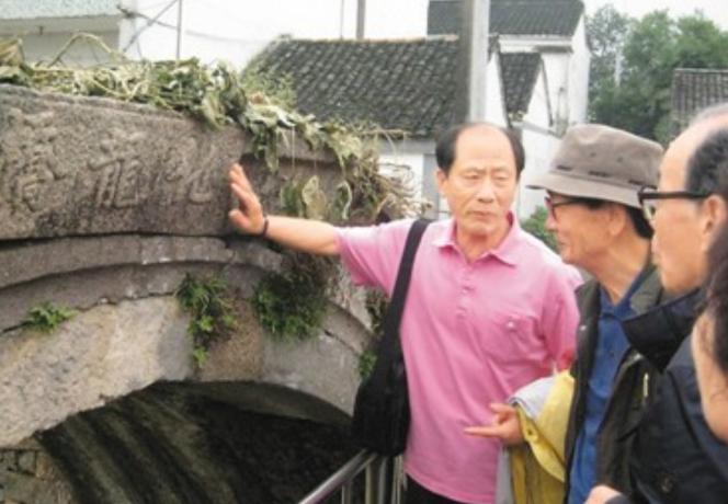 1997年，一群韩国老人跪在浙江湖州的古桥边嚎啕大哭，只因桥名和族谱上记载的一模