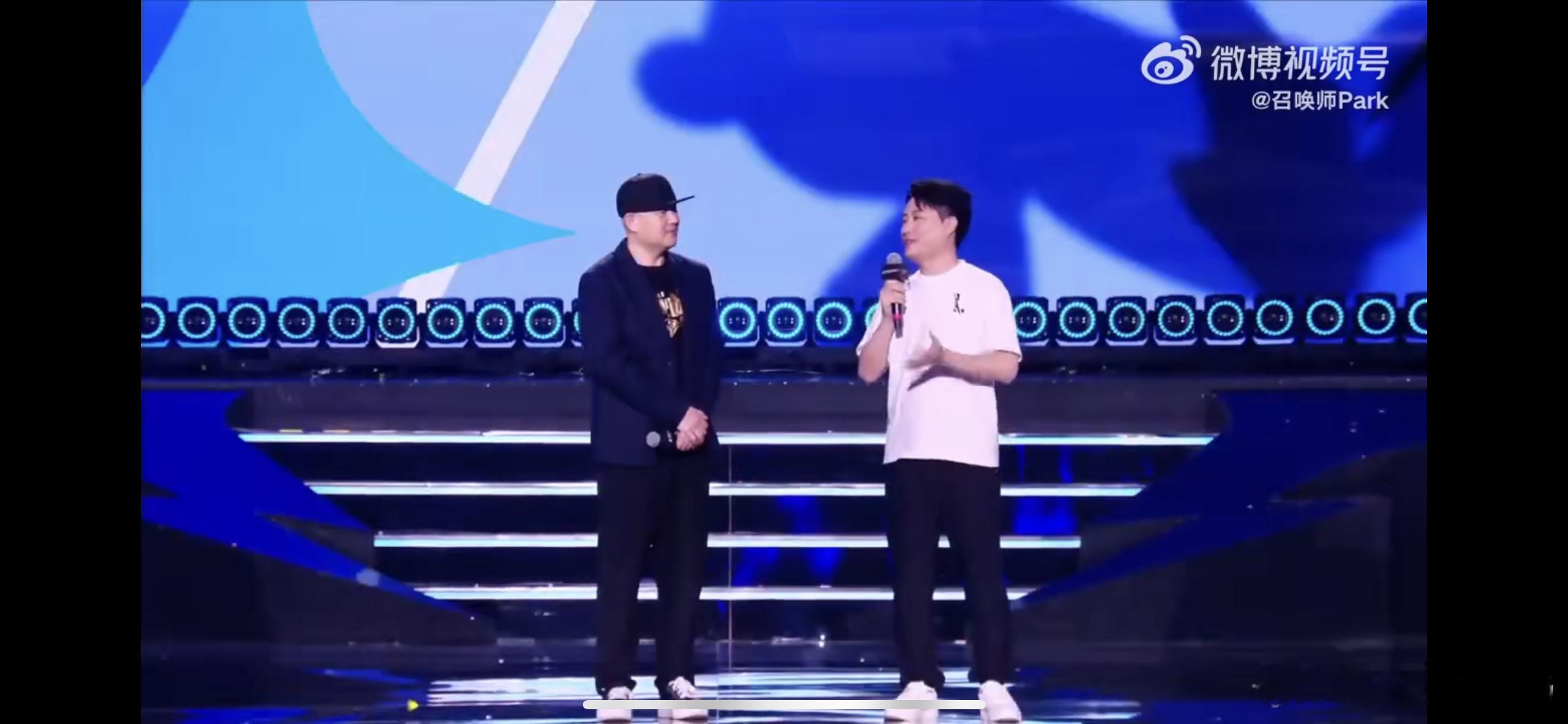 LOLM也有NBA限定款了快看EWC决赛吧[doge]不许偷偷分神 ​​​
