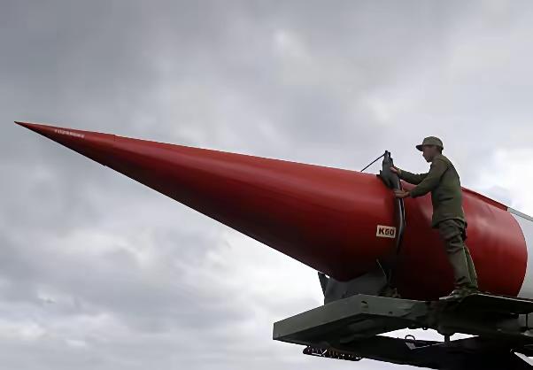 ​城门失火，殃及也鱼。美国对伊朗的封锁打击，最遭殃的可能还是古巴这个国家，由于古