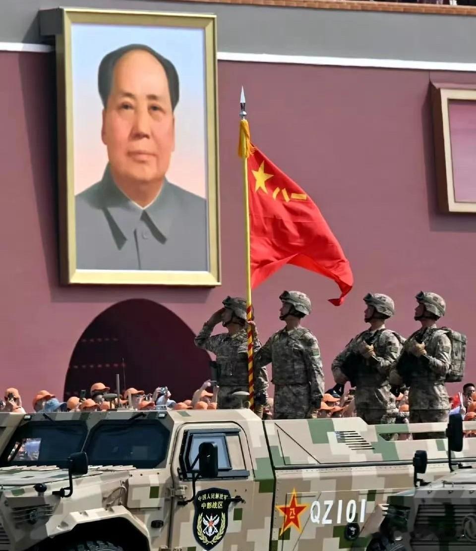 毛主席当年曾提出“帝国主义和一切反动派都是纸老虎”的著名论断，至今依然是对侵略者