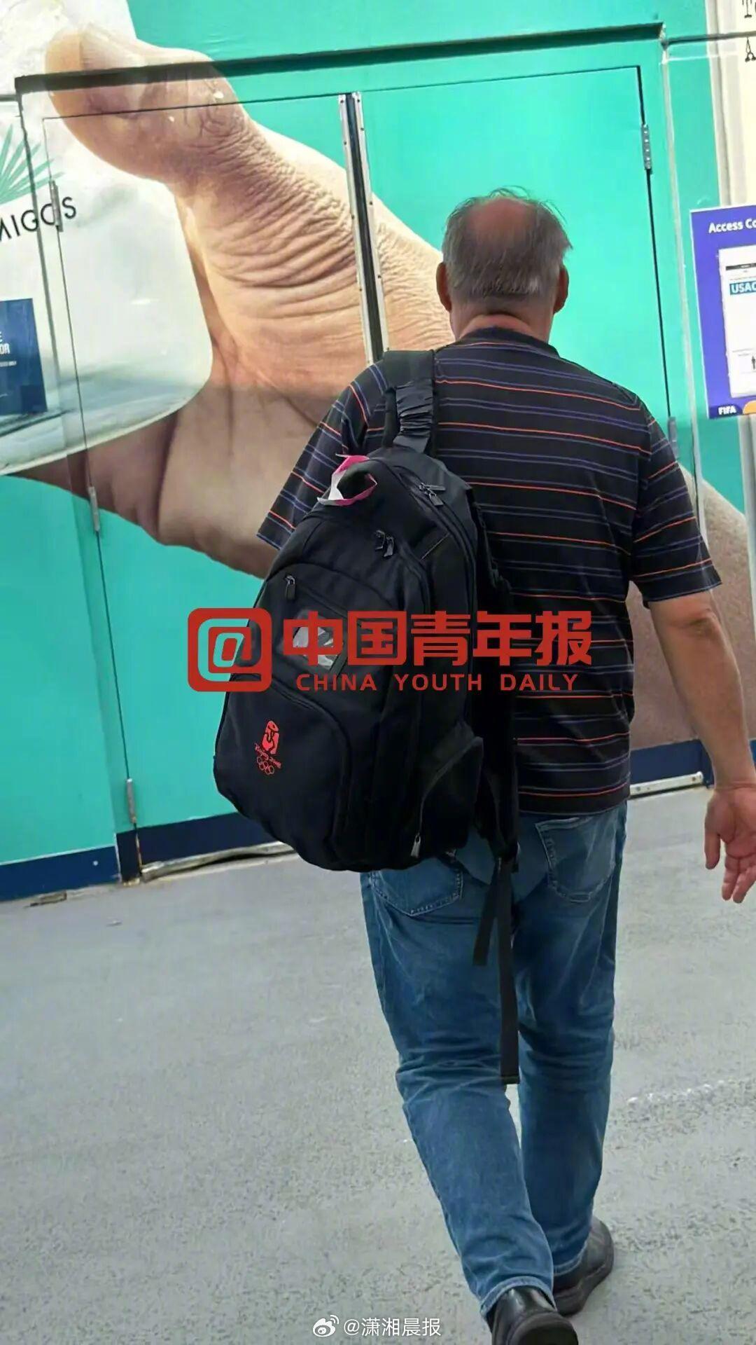 【#2008年的显眼包又出现了#】#韩国第8# 2026年美加墨世界杯赛场外，一