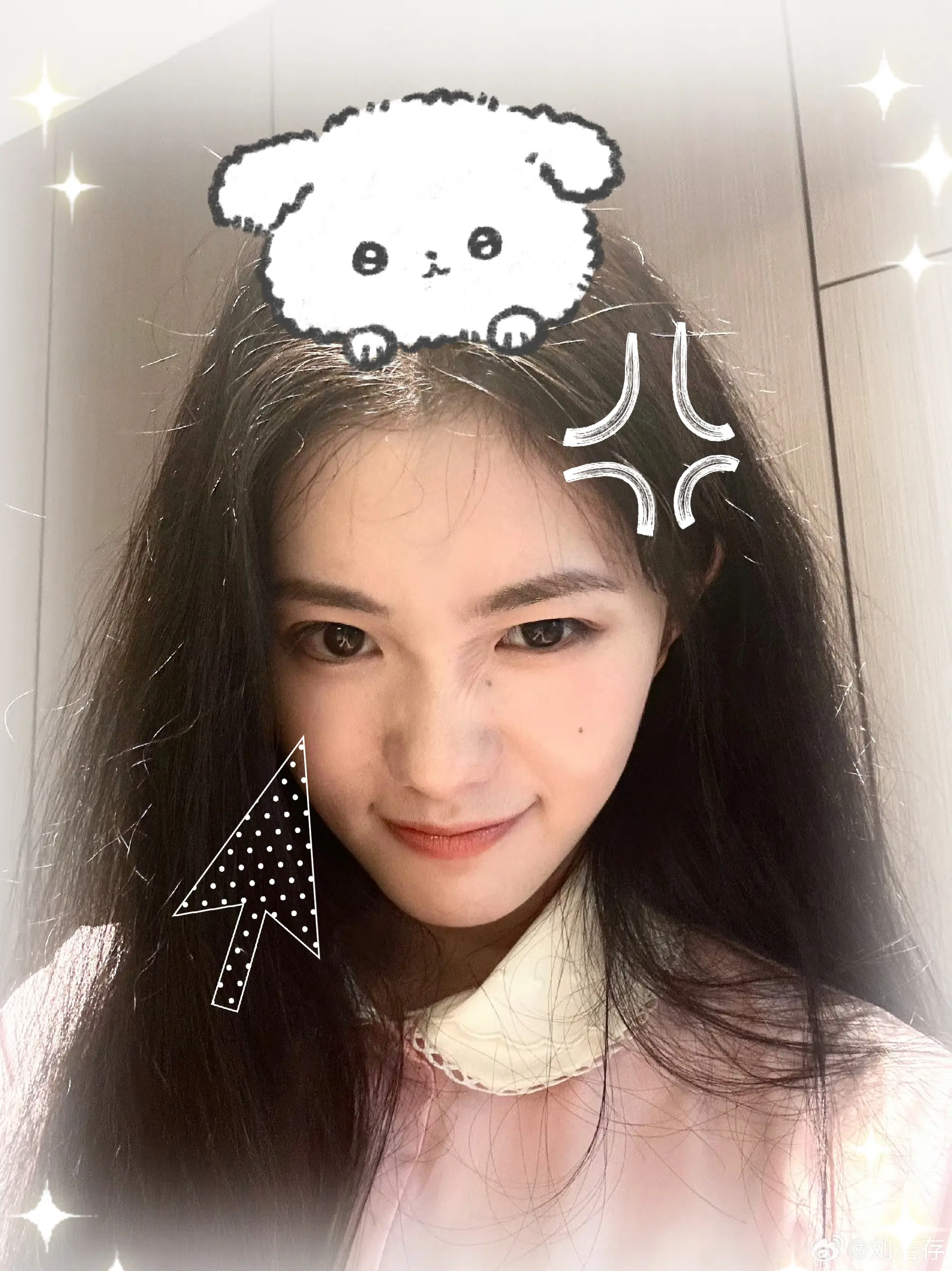 日常沉迷浩存的自拍无法自拔。