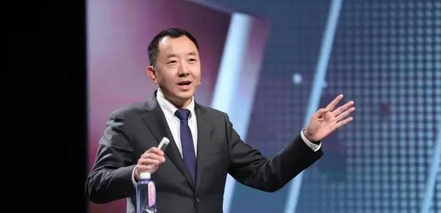 陈行甲曾是湖北巴东县委书记，以清廉著称，辞职后投身公益，频频发声，回顾仕途、点评