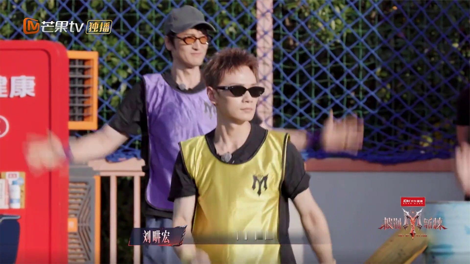 三公选歌前，刘畊宏带哥哥们跳增肌操，现场气氛拉满