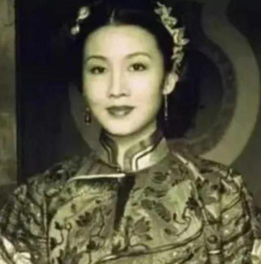 1936年，袁世凯的女儿大婚，进入洞房后，新郎兴致全无，怒骂新娘：“你个残花败柳