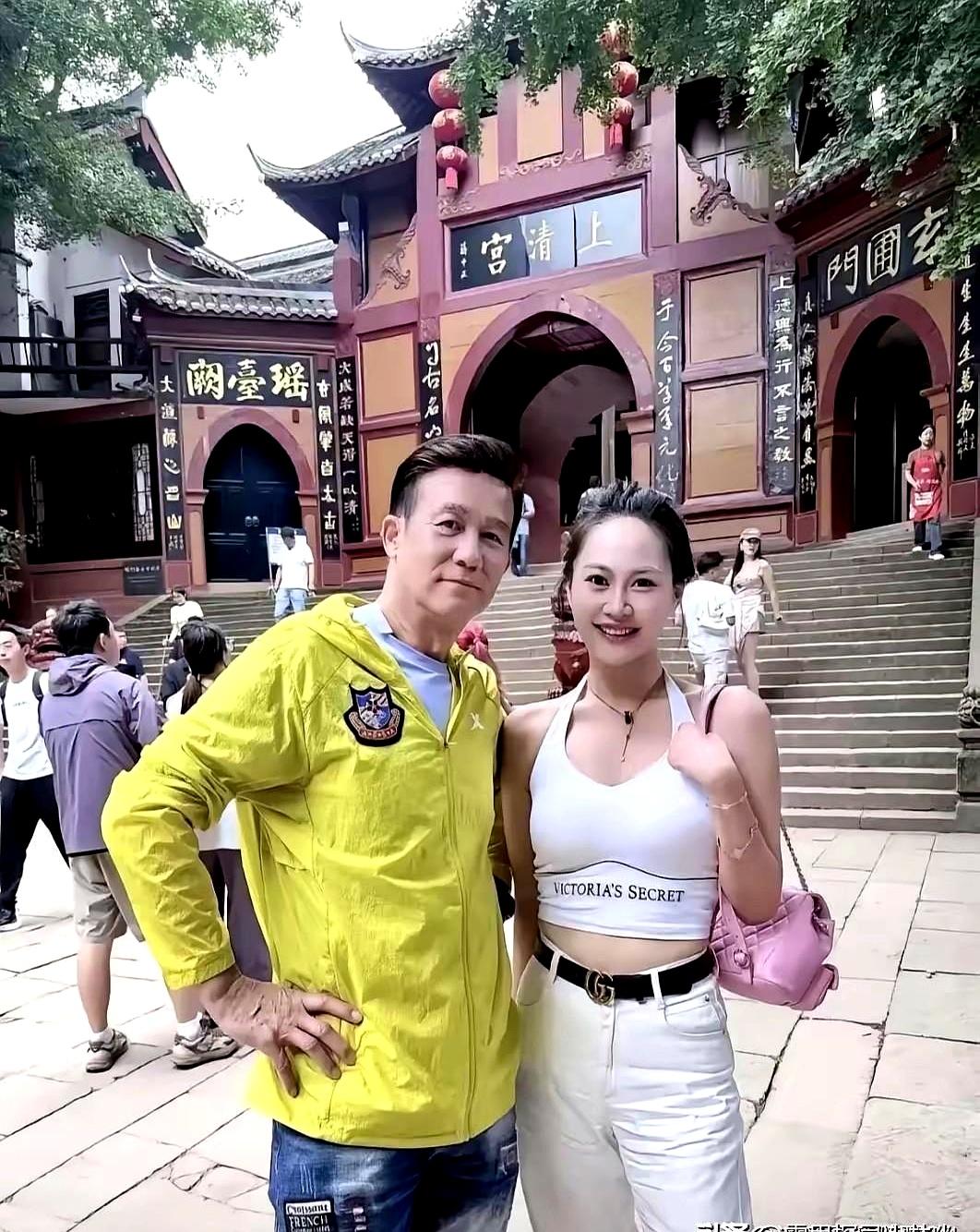 岁月真不饶人，当年迷倒万千少女的港圈男神们，如今也难逃发际线后移、颈纹深陷的宿命
