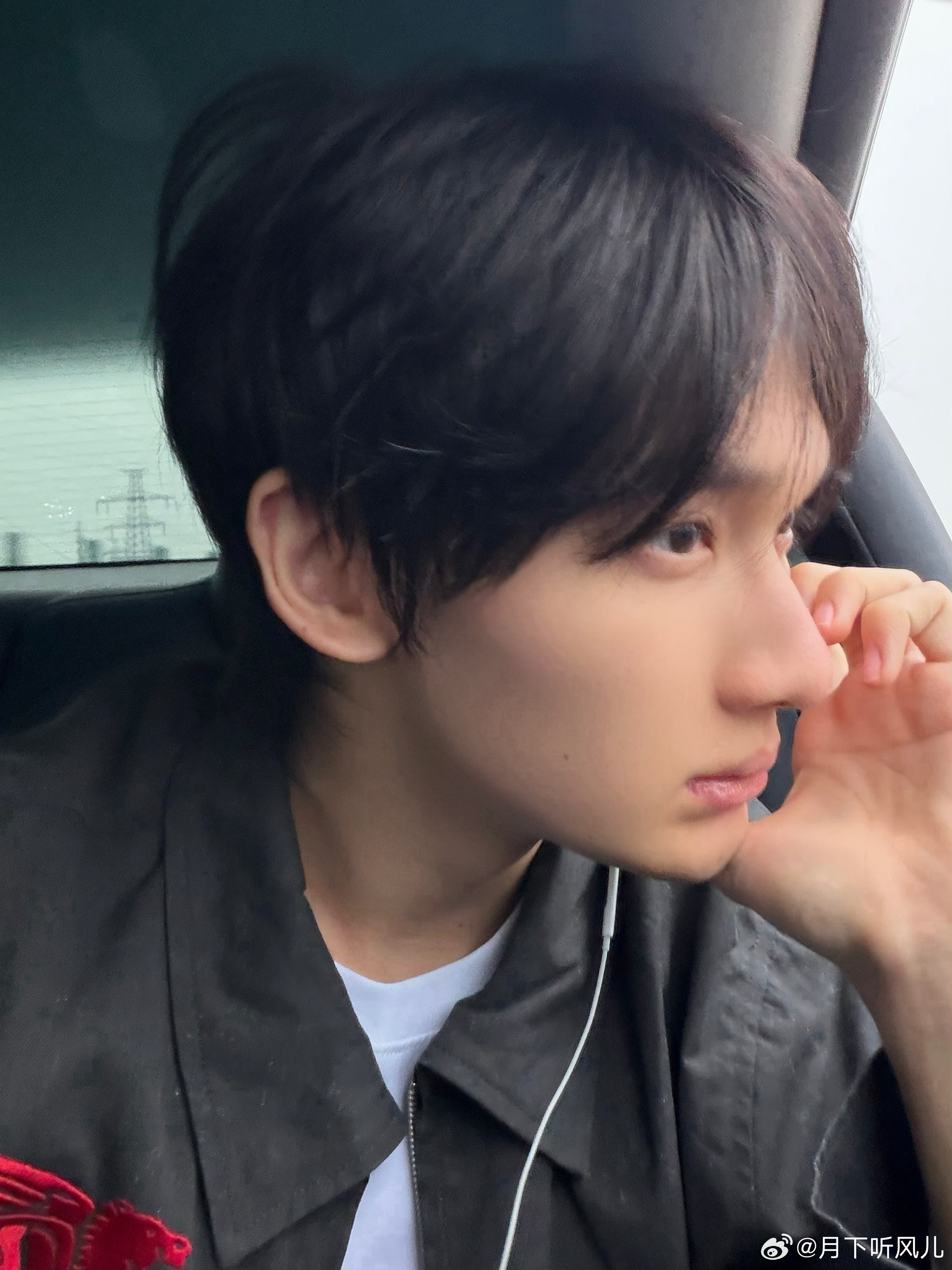 余宇涵说睡觉的时候被时代峰峻选中真的被余宇涵的通透打动了！轻描淡写讲起入行经历，