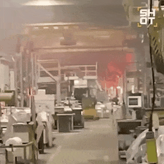 昨天夜里，位于俄罗斯下诺夫哥罗德地区的扎沃尔日耶发动机厂突然发生爆炸并燃起大火。