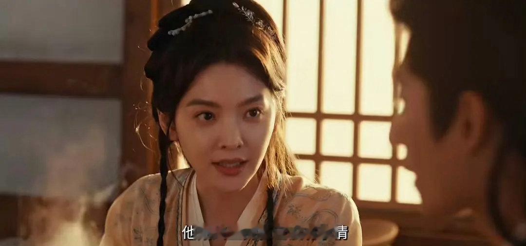 为什么就非要来蹭一下古装拍到呢？章若楠这真的好看吗？ 