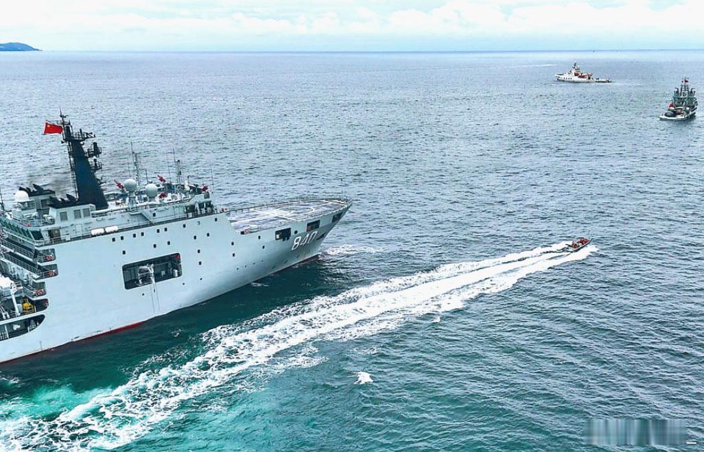 840明镜湖船出海训练，新款中型救生船 