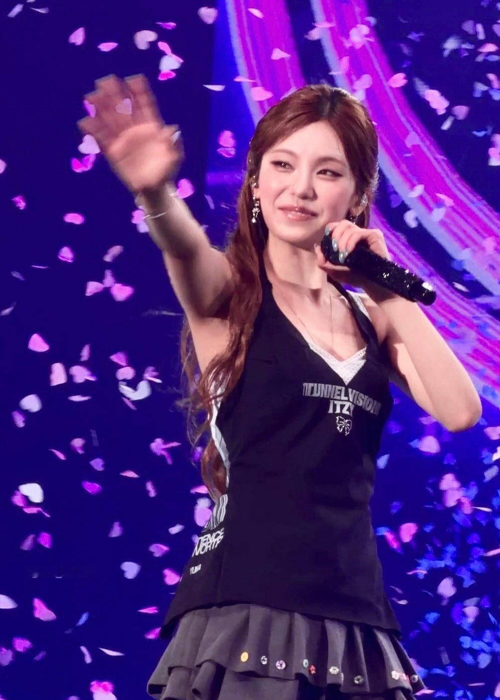 永远明媚 永远在花海🌸✨✨✨cr.vert_herb.33 