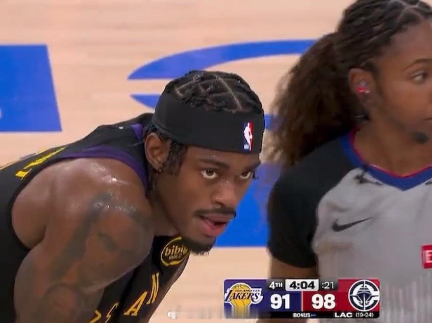 湖人这队真有意思，竟然还养了条狗湖人vs快船