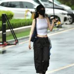 虞书欣雨天必出神图 谁不喜欢这个虞书欣呢？[么么哒] ​​​