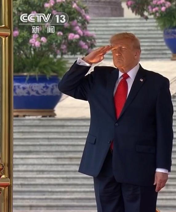 从中国仪仗队到美国阅兵，特朗普这一敬礼背后的深意你看懂了吗？

一场原本属于国家